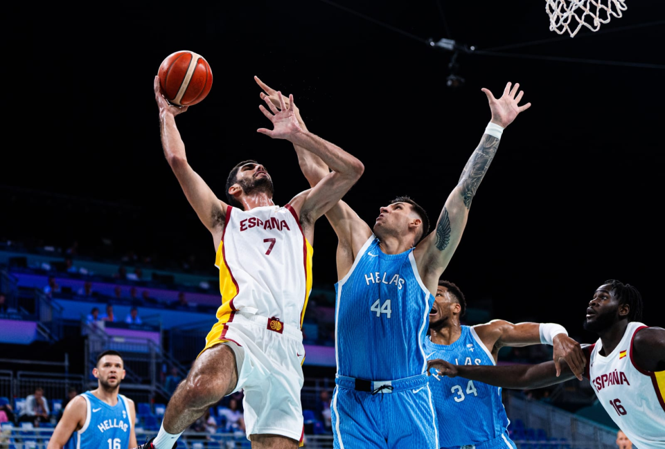 关于希腊主场遭遇西班牙惨败，欧锦赛资格不保的信息