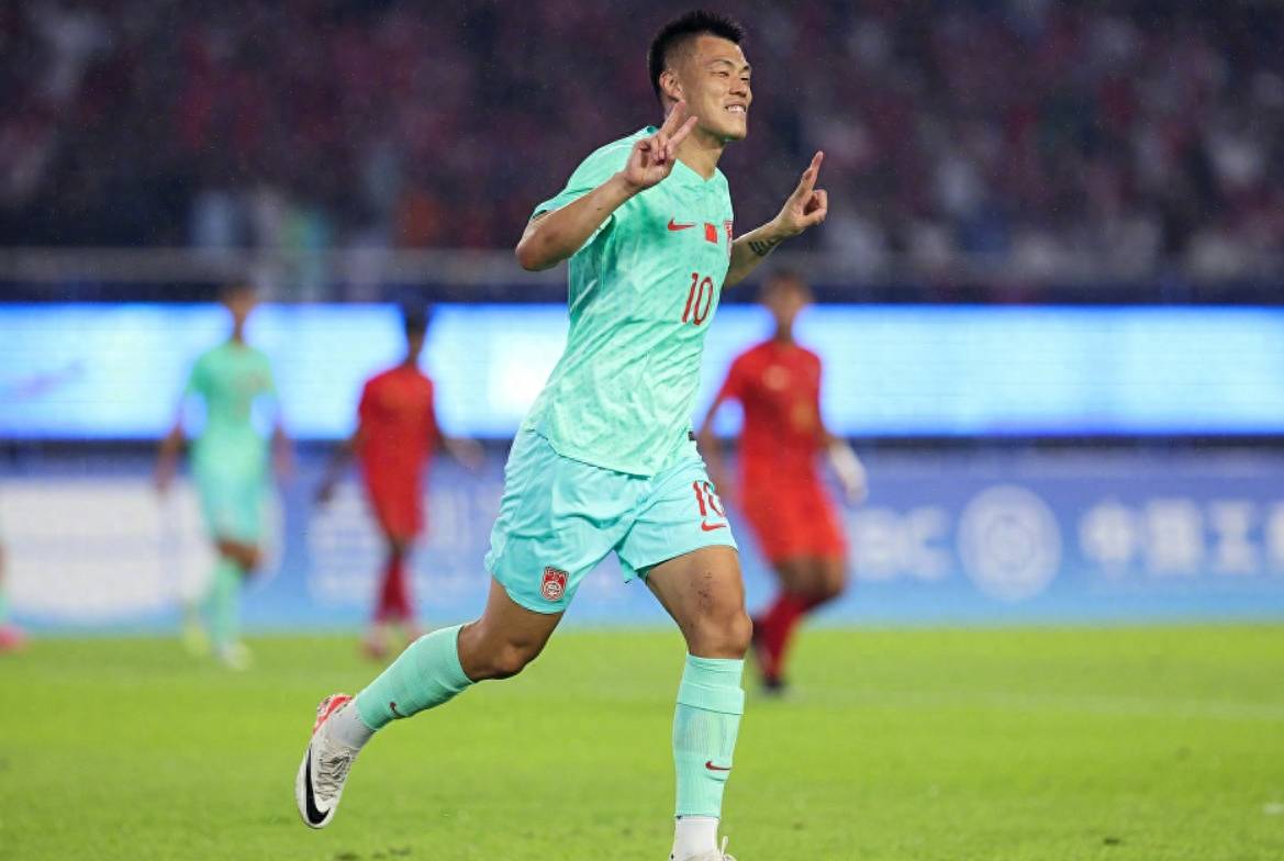 中国球队在比赛中无懈可击获得胜利