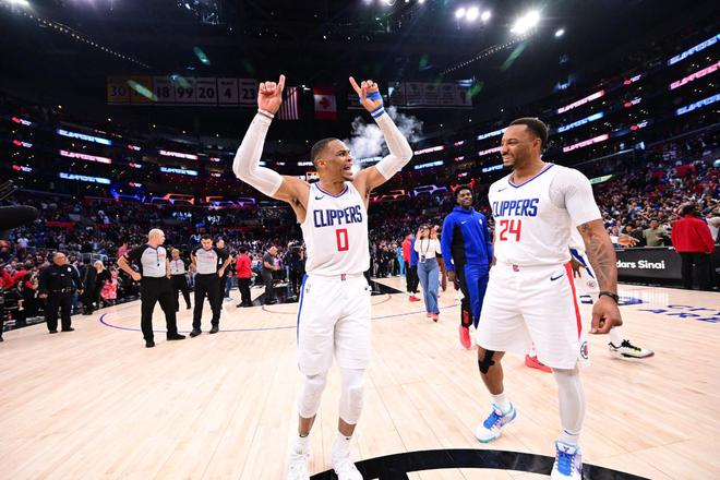 关于威少狂砍湖人分，引发争议迎来新赛季高光！的信息