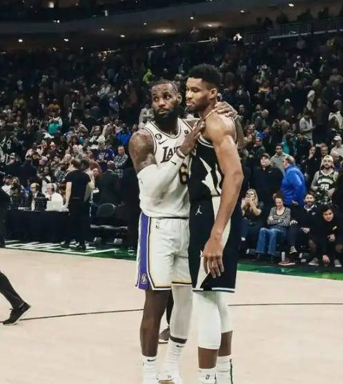 湖人三巨头联手，迎来胜利得分突破，魔术冲击季后赛！