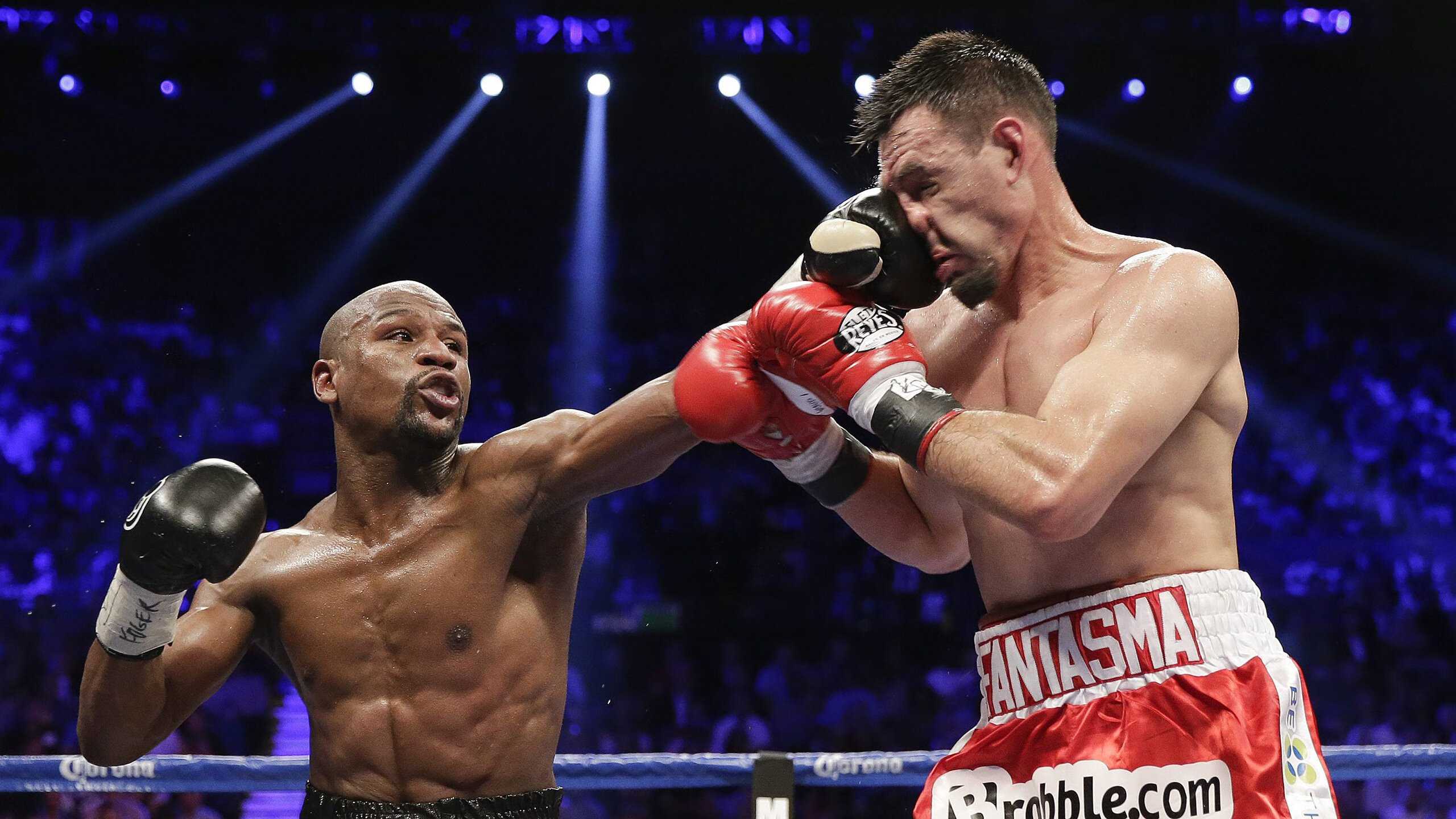 爆冷首场状态出色，西班牙队观众沸腾！内马尔重返赛场观众掌声雷动